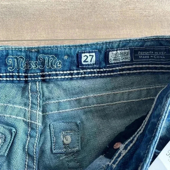 NWT Miss Me Cuffed Capri Jeans Jeweled Sz 27 - Picture 6 of 9
